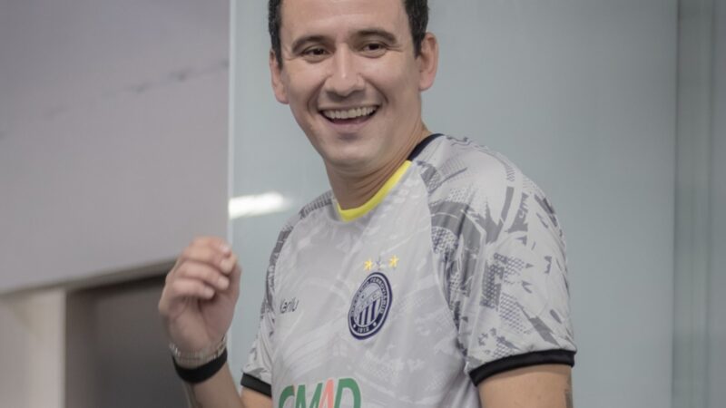 Pablo é apresentado no Operário-PR, detalha acerto e evita projeção de gols: “O foco é ajudar”