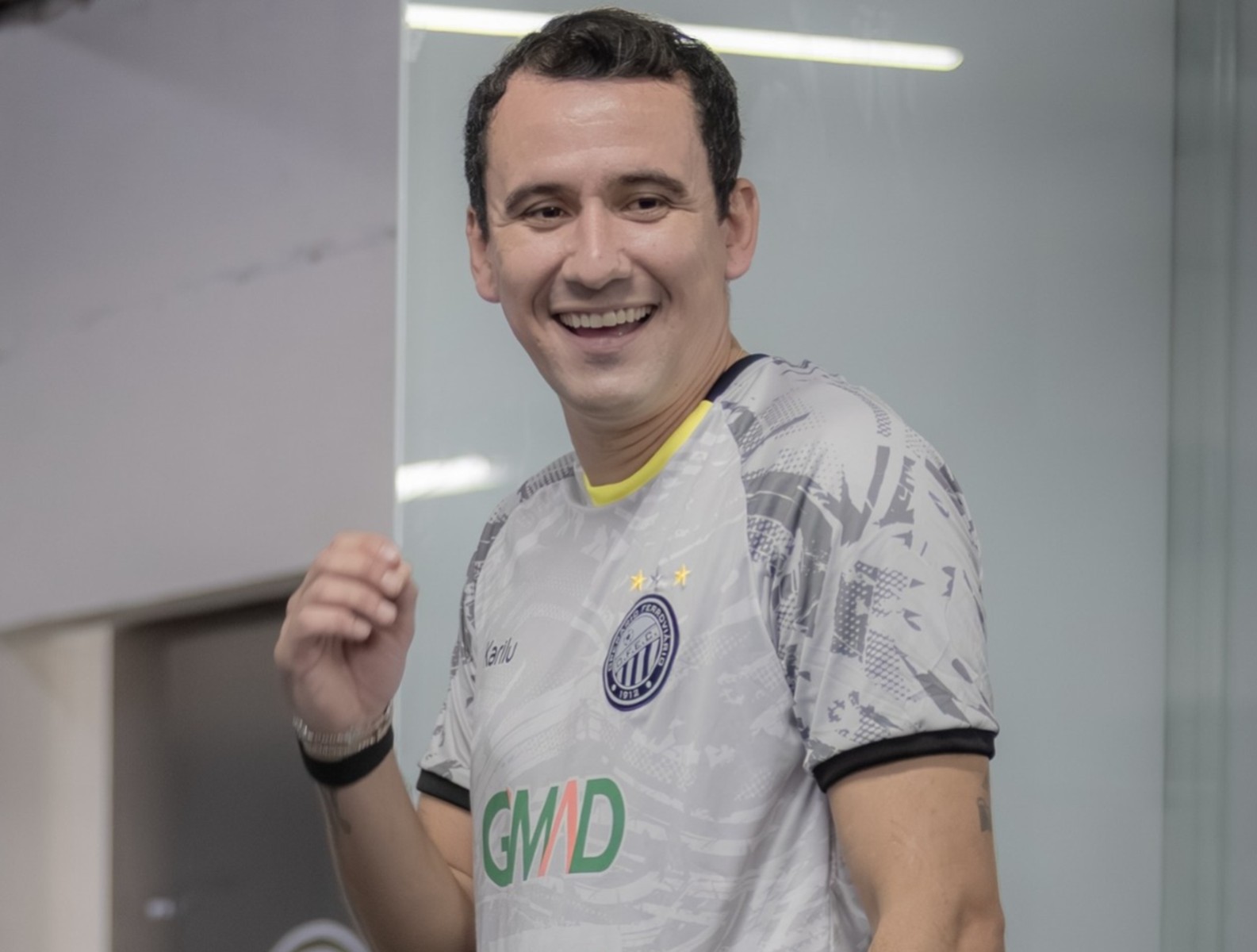 Pablo é apresentado no Operário-PR, detalha acerto e evita projeção de gols: “O foco é ajudar”