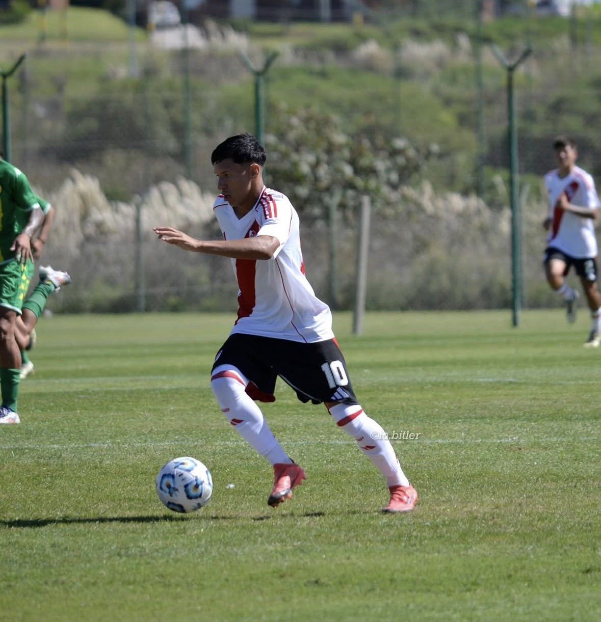 Quem é o reforço que o Flamengo tirou da base do River Plate? Veja lances de Juan Sayago