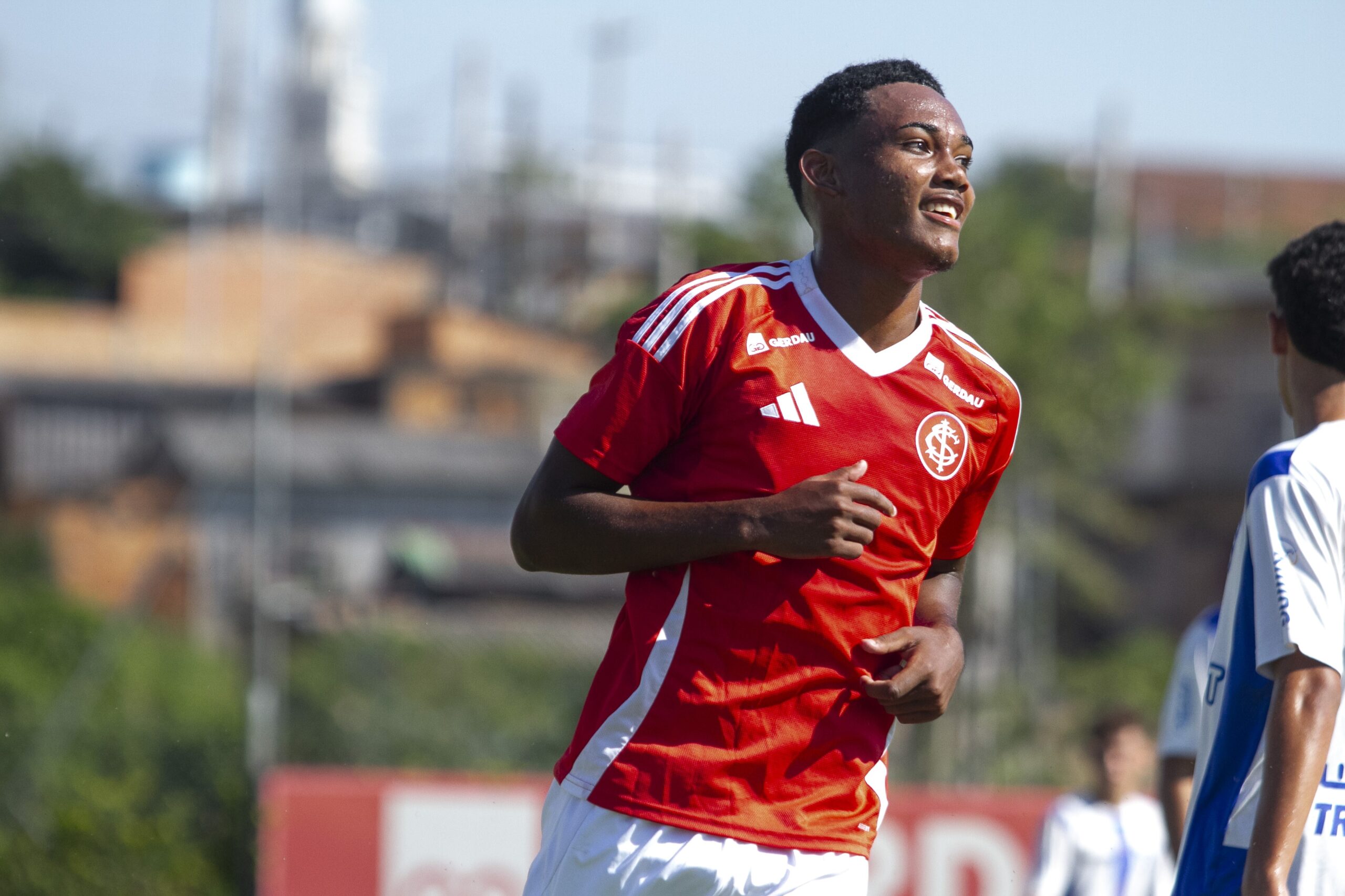 Inter oficializa compra de Raykkonen; confira detalhes