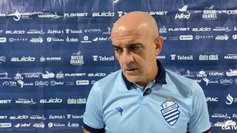 Pressionado no cargo, Schülle evita falar sobre futuro no CSA após derrota em Joinville; assista