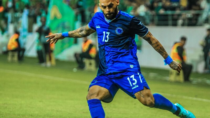 Lateral se aposenta e vira agente de futebol ao lado de ex-Athletico-PR e Botafogo