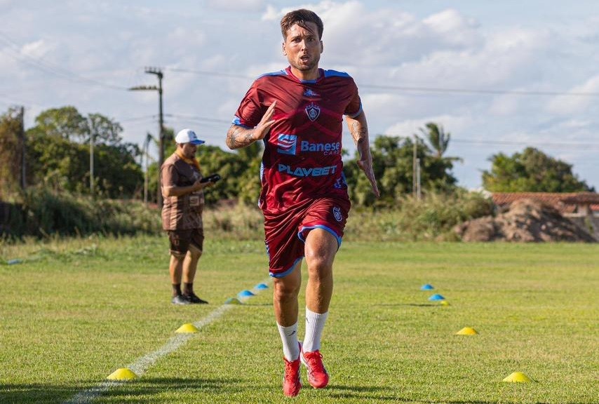 Itabaiana anuncia retorno do volante Karl após empréstimo