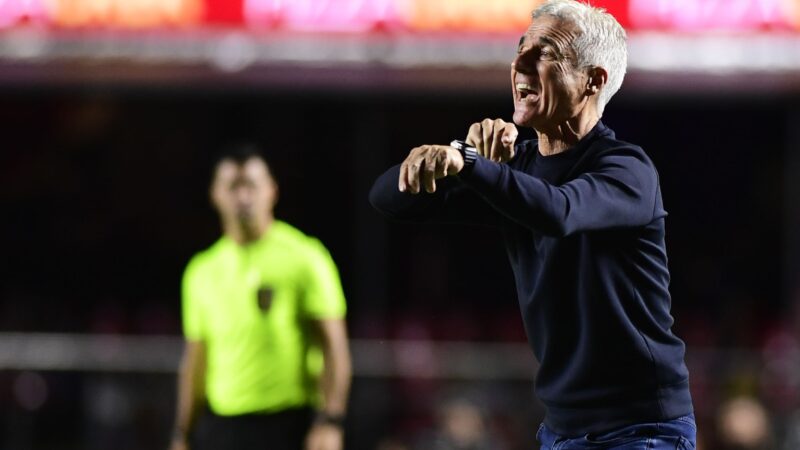 Luís Castro explica escolha por Edenilson e assume culpa por derrota do Grêmio