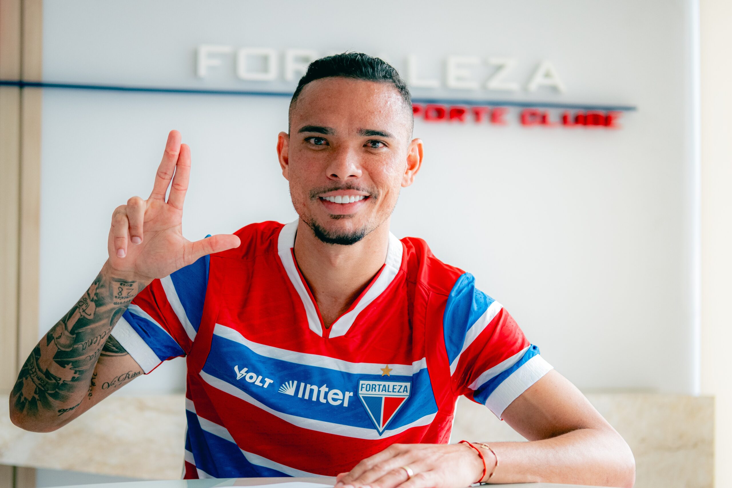 Fortaleza anuncia atacante Luiz Fernando até o final de 2027
