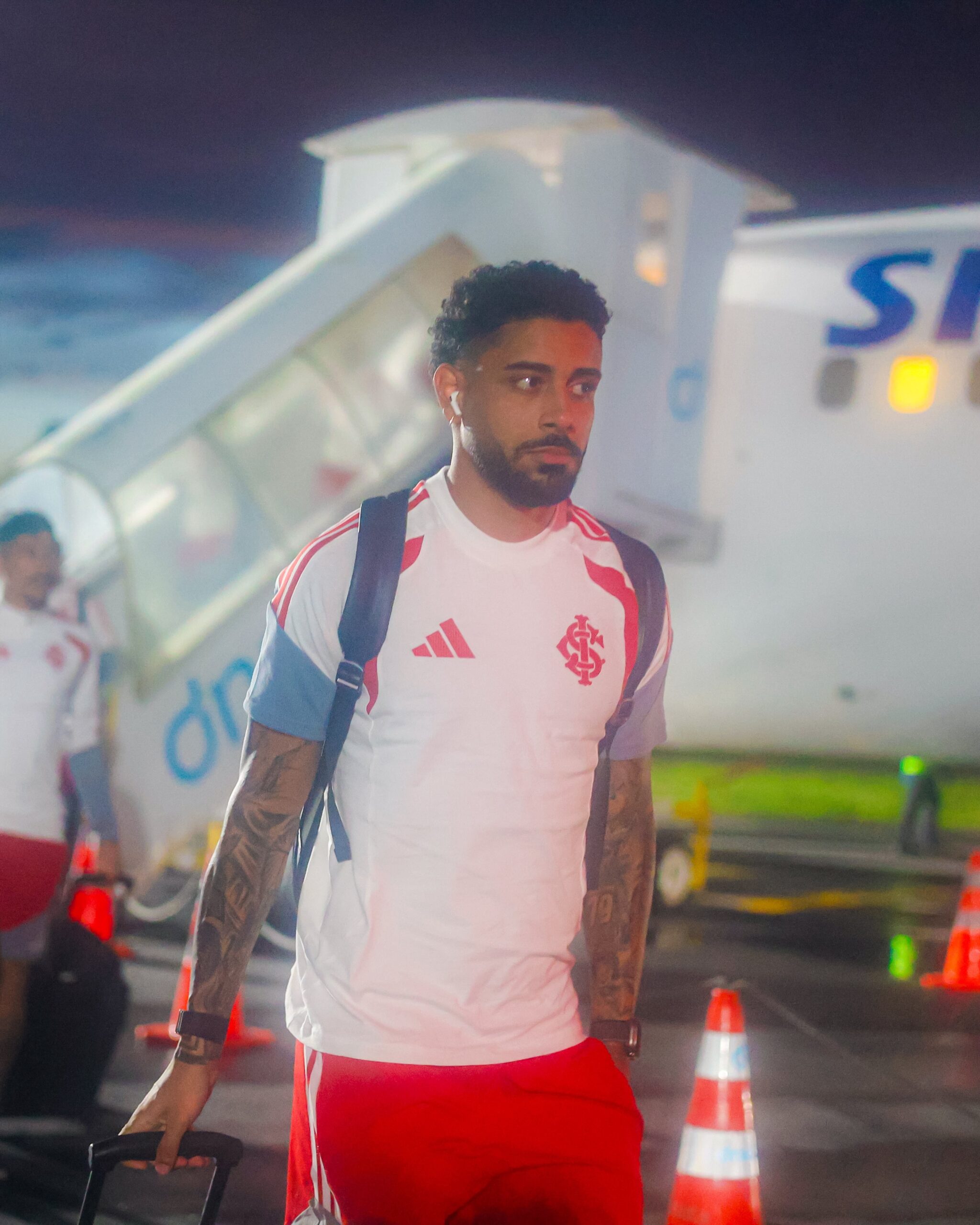 Inter desembarca em Belém com desfalque de zagueiro; veja imagens e relacionados