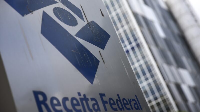 É #FAKE que Receita vai suspender contas de banco e cartões de crédito por suposta ‘Dívida Ativa da União’ ou impostos atrasados