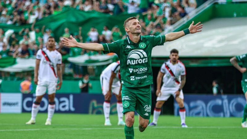 Chape x Coxa: compare os times de 2025 com os de hoje