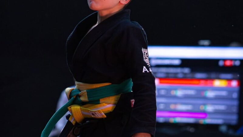 Prodígio santista trocou o futebol pelo tatame e coleciona títulos nacionais e internacionais no jiu-jitsu