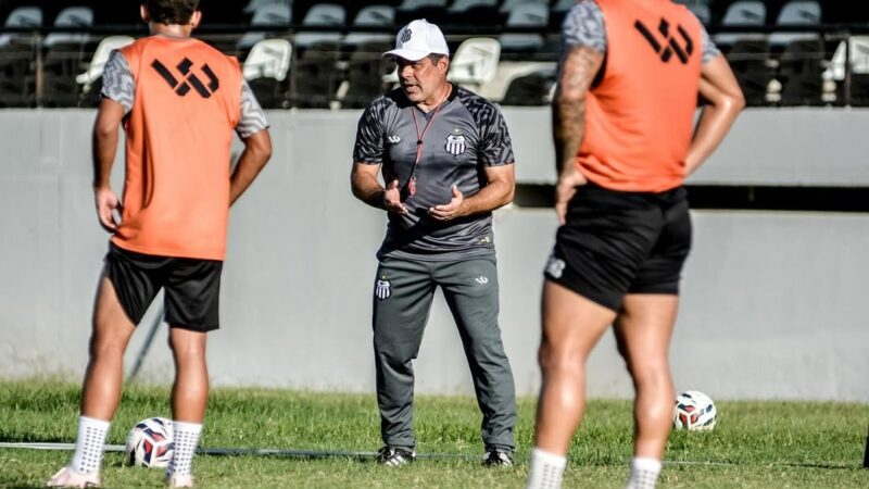 Central anuncia retorno do técnico Leandro Sena