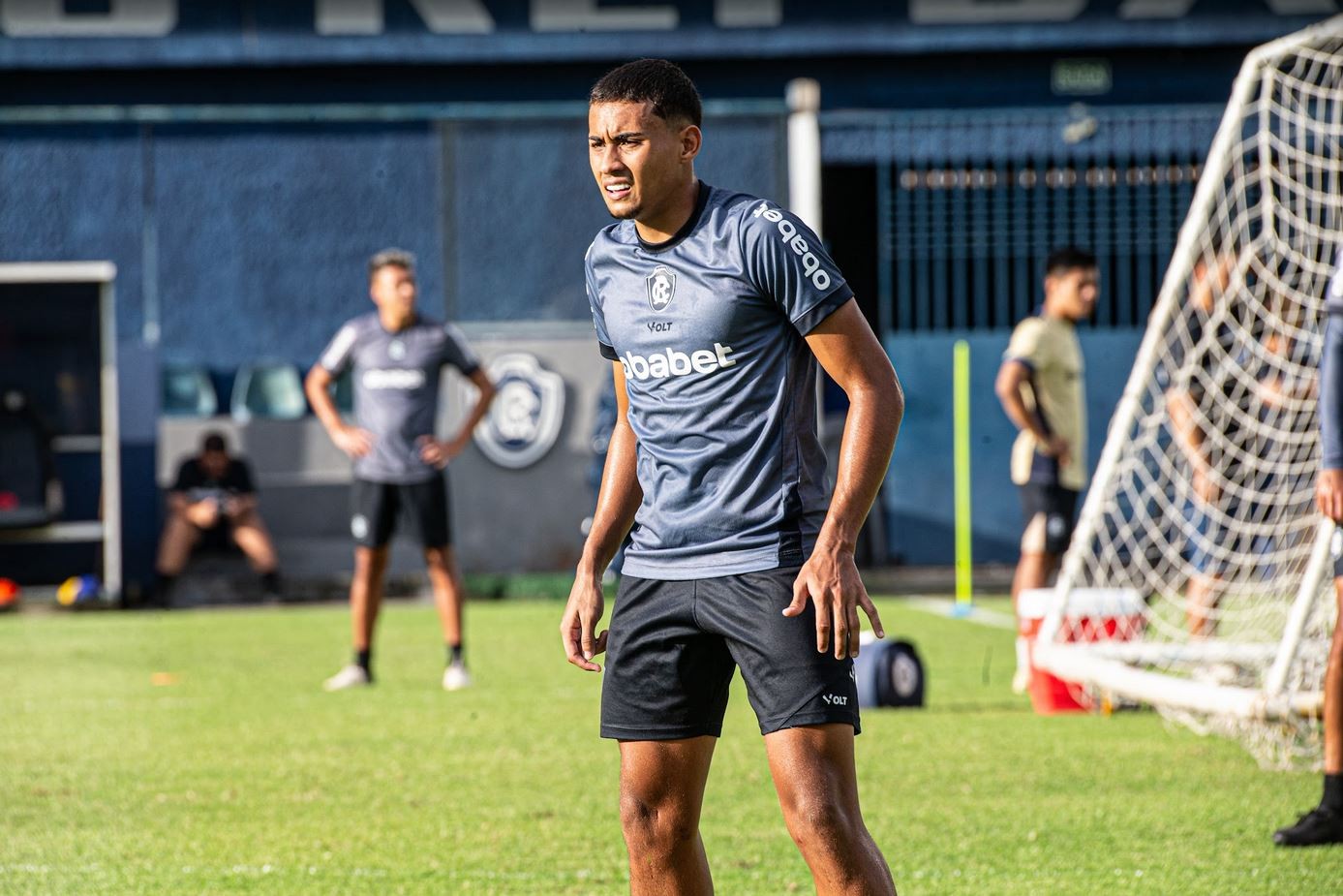 Vila Nova acerta contratação do volante Nathan Camargo