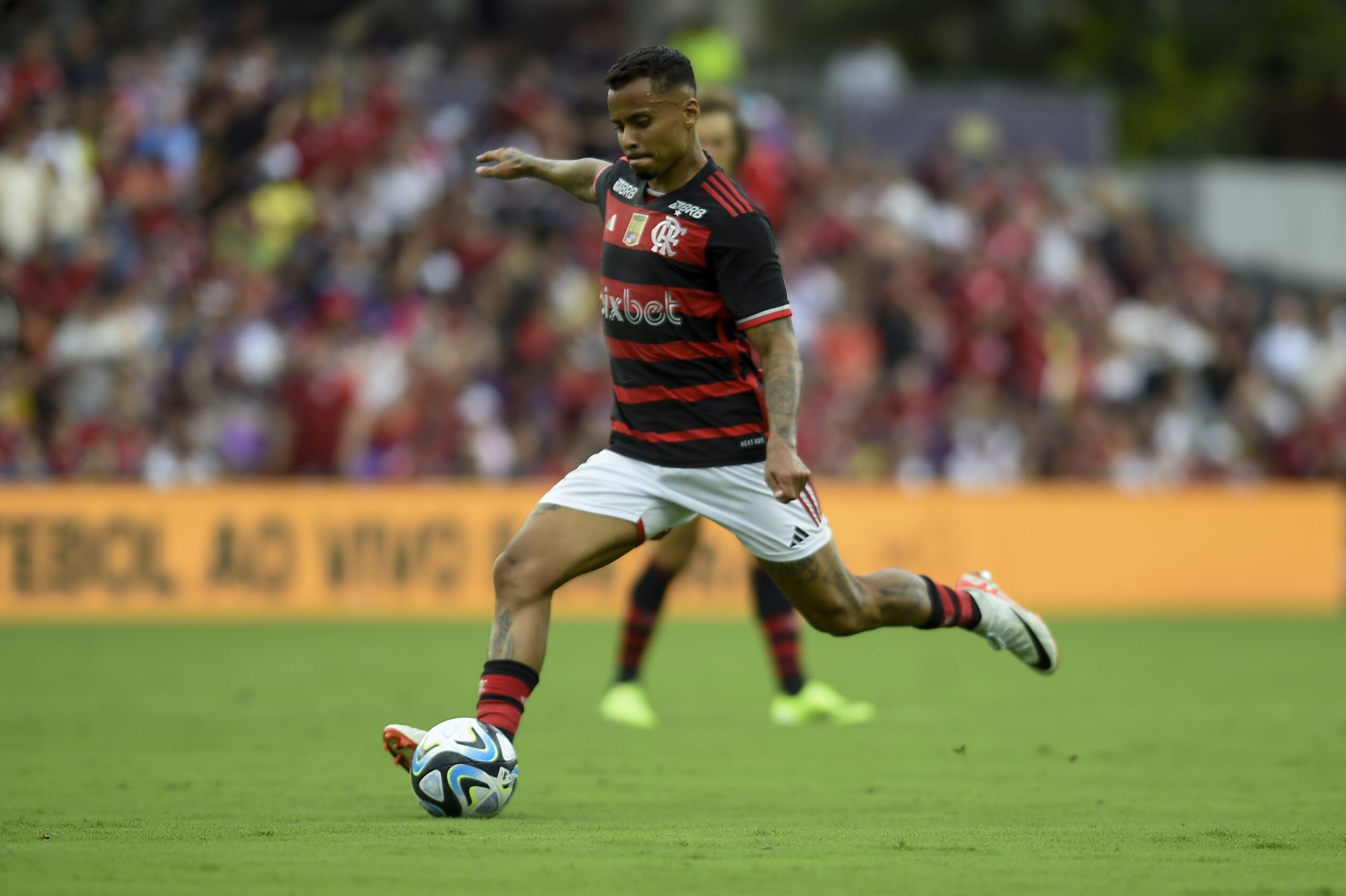 Allan no Vasco? Entenda contato do clube com volante do Flamengo
