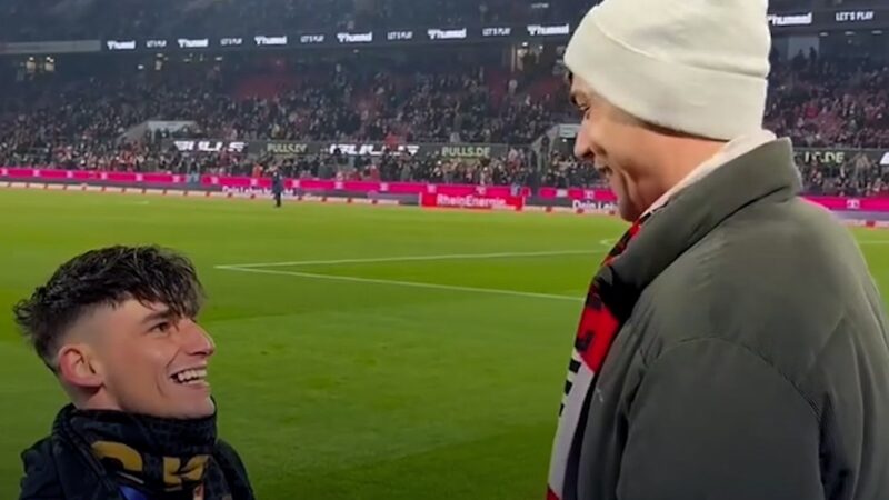 Torcedor surpreende namorado com pedido de casamento em jogo de futebol na Alemanha; VÍDEO