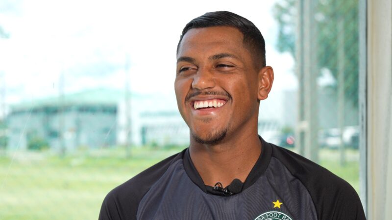 Do caderno à estátua: conheça a tradição familiar que acompanha Pedro Rocha, artilheiro do Coritiba