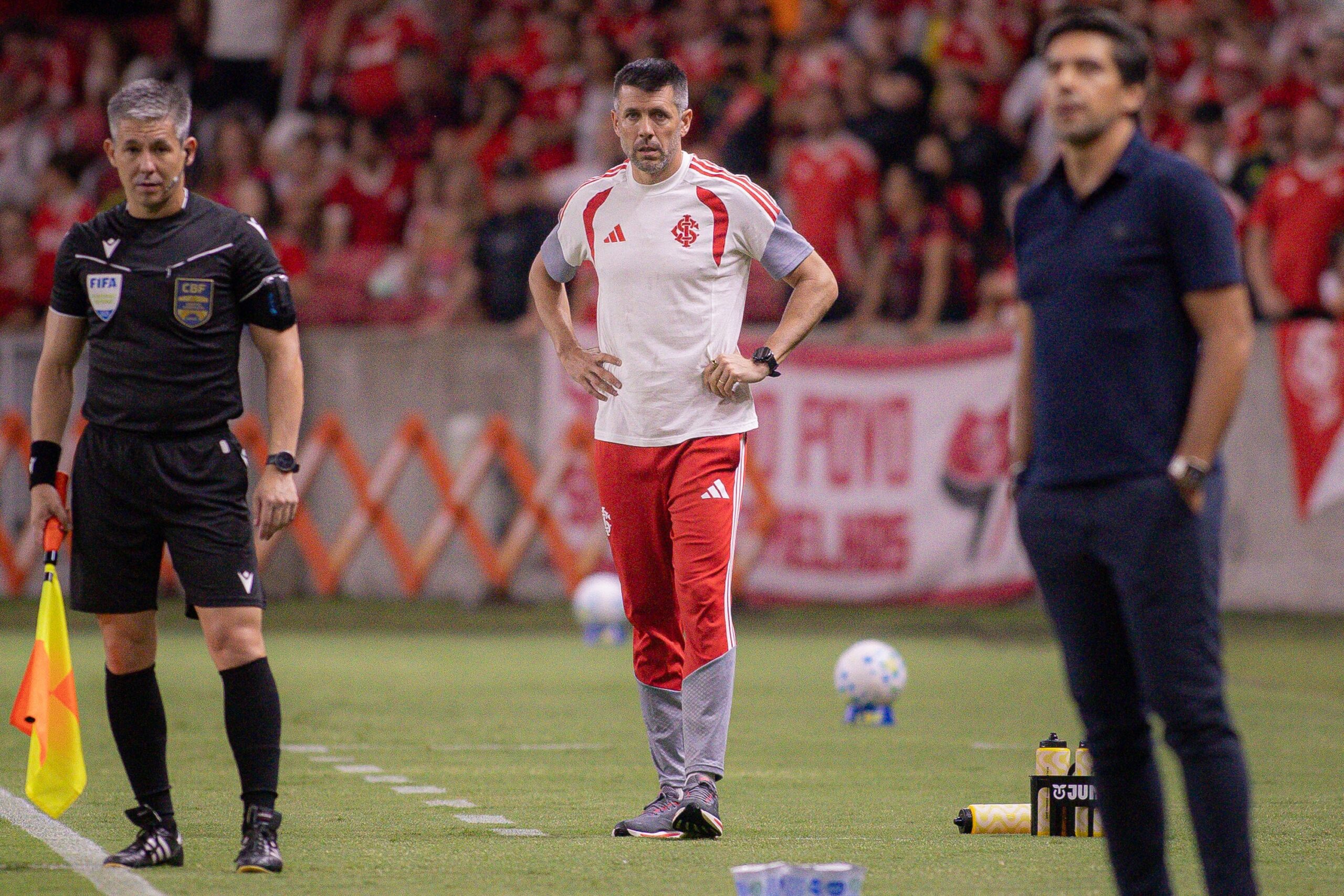 Pezzolano lamenta pontuação do Inter por erros pontuais, mas elogia produção contra o Palmeiras