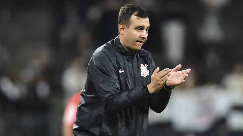 Corinthians demite o técnico Lucas Piccinato do comando do time feminino