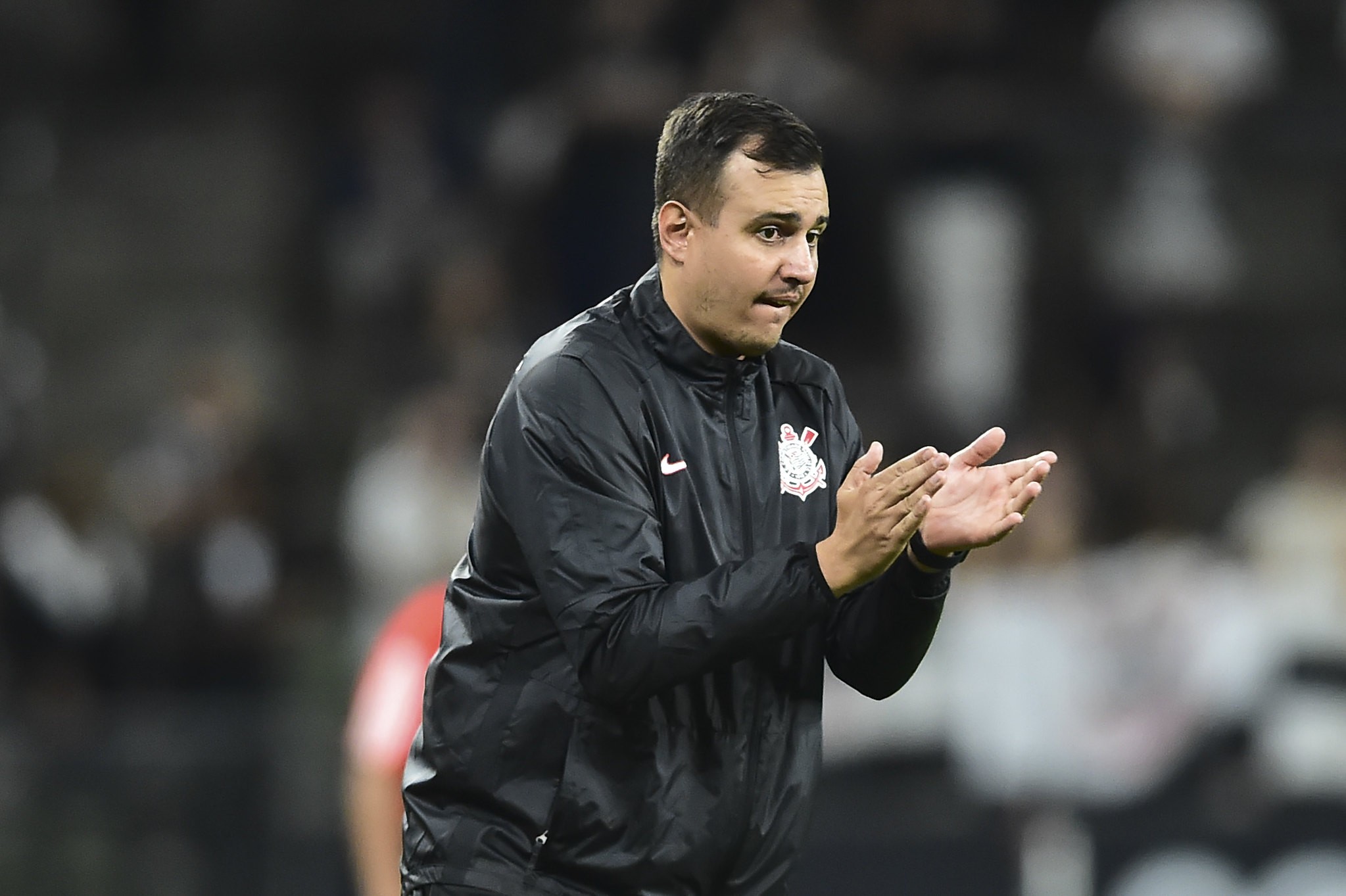 Corinthians demite o técnico Lucas Piccinato do comando do time feminino