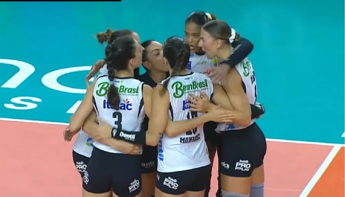 Praia Clube domina Mackenzie e vence fora de casa pela Superliga feminina