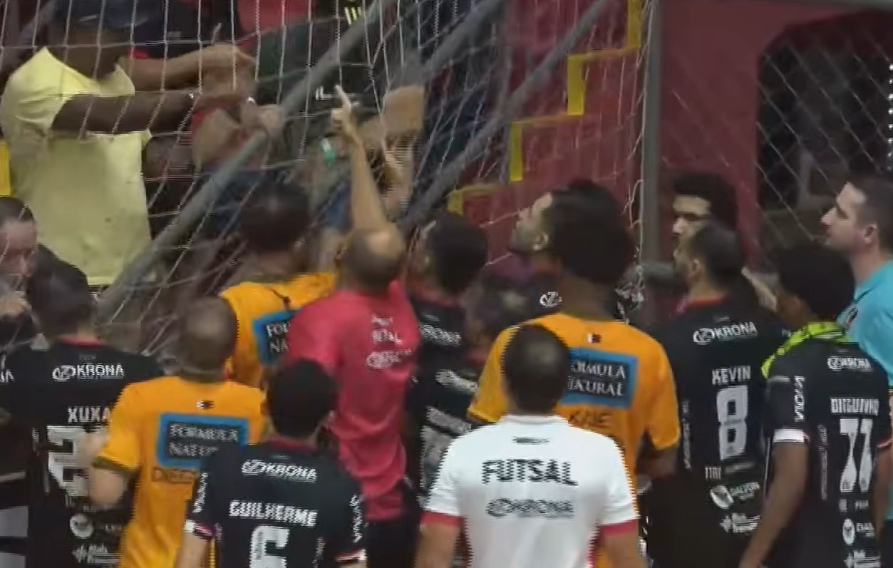 Torcedor é preso por suposto caso de racismo em jogo da Supercopa de Futsal