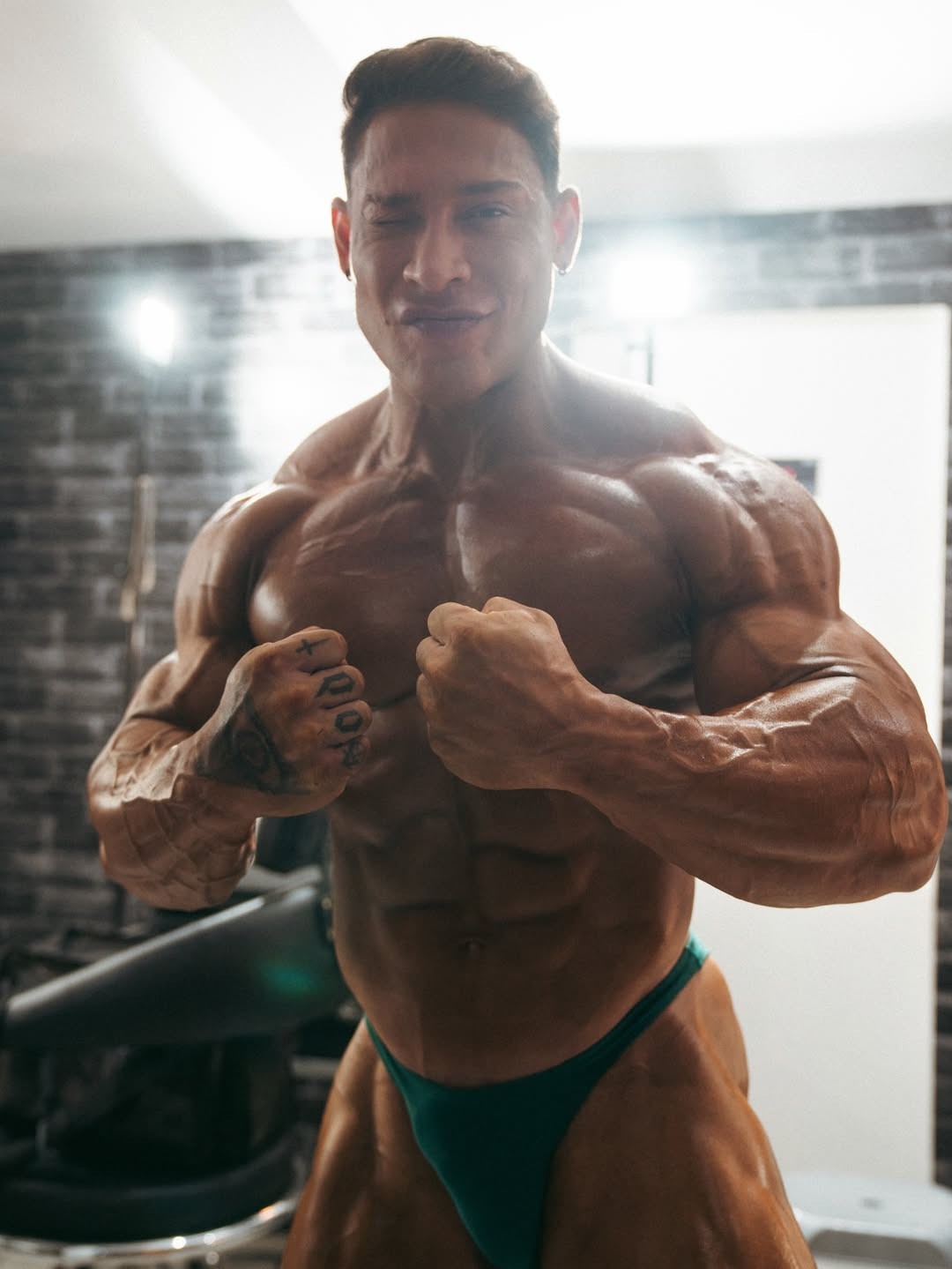 Ramon Dino atualiza físico em preparação pelo bicampeonato no Olympia; veja