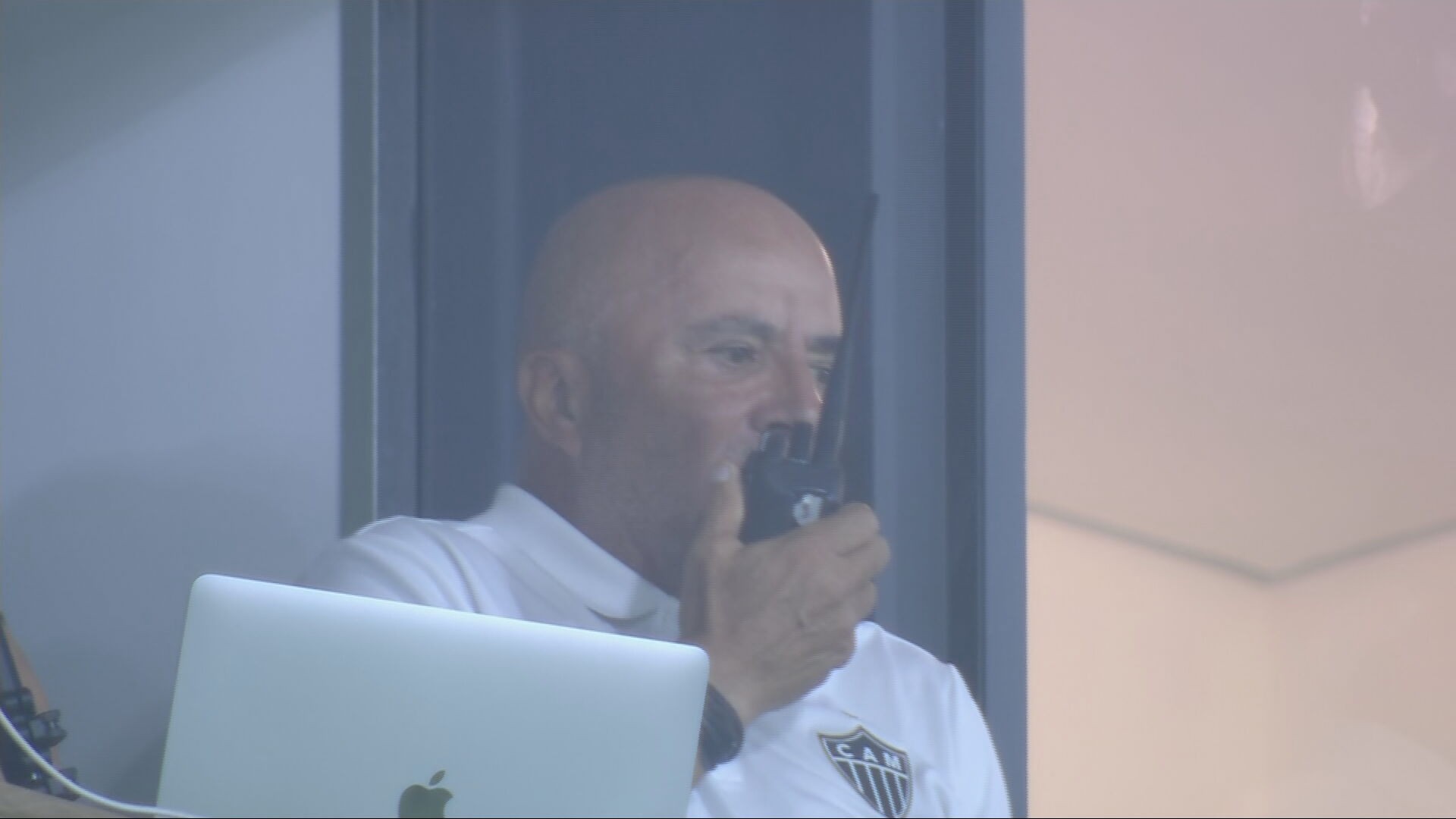 Delegado de Bragantino x Atlético-MG relato uso de rádio comunicador por Sampaoli em relatório