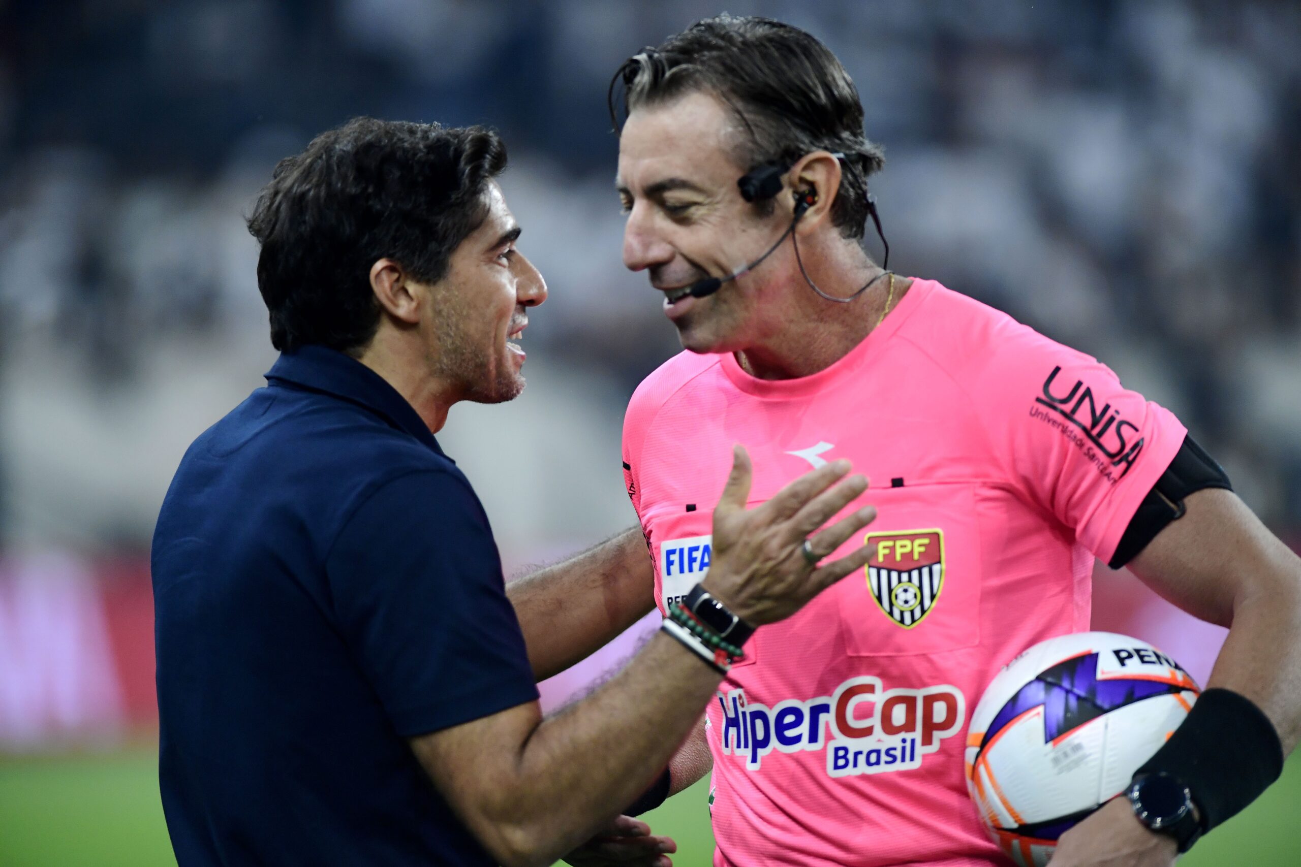 Abel Ferreira reclama de expulsão em Corinthians x Palmeiras: “Nem gesticular posso”