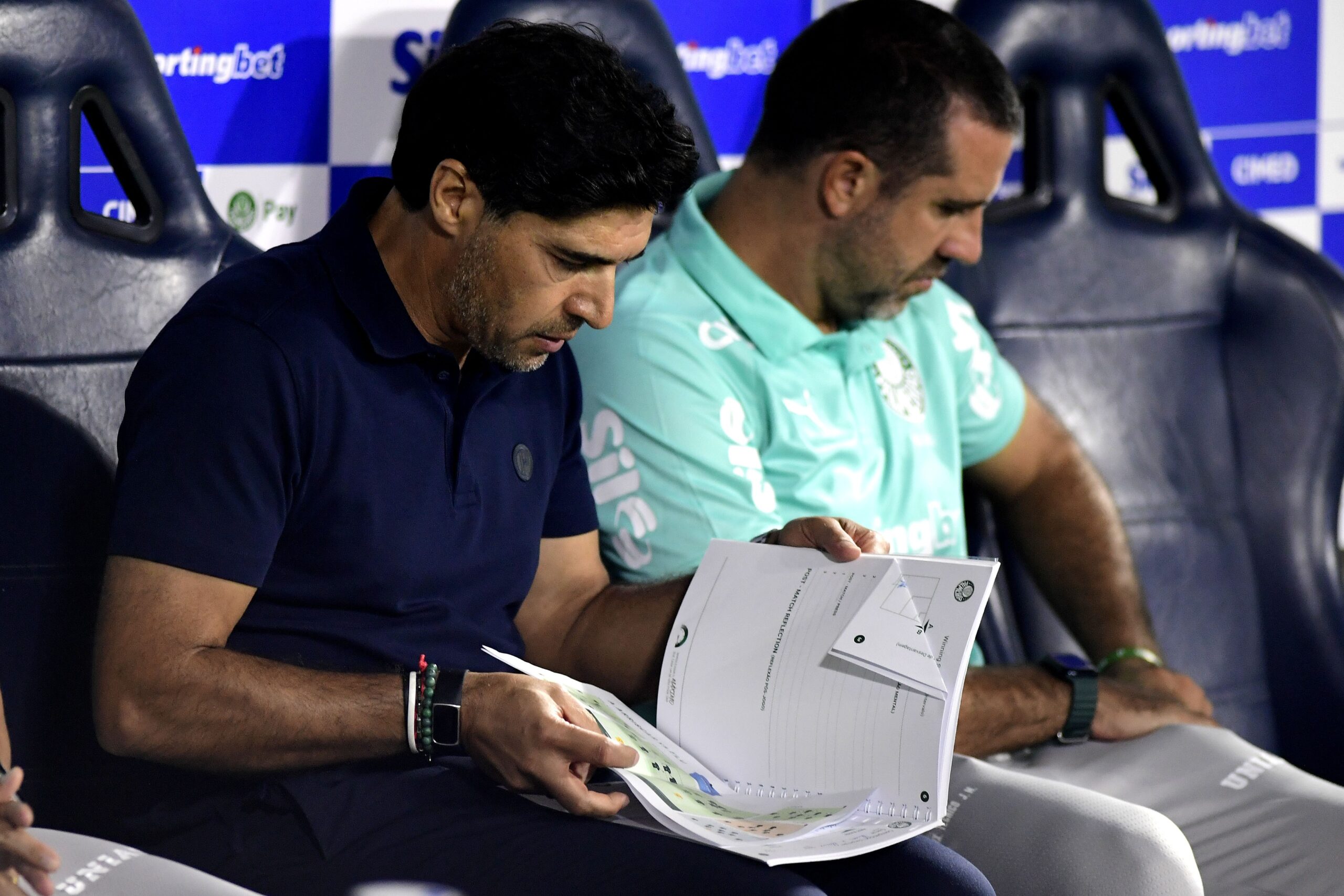 Abel elogia Palmeiras, mas alerta: “Quem compete para ser campeão não pode sofrer esse gol”