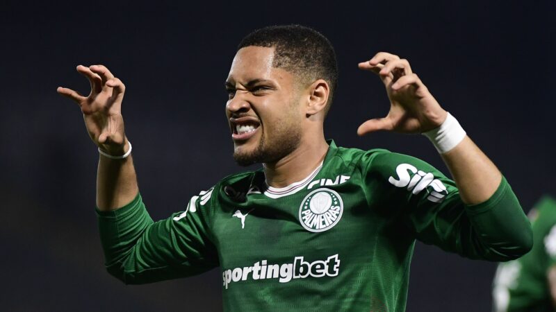 Cartola 2026: com gol e desarmes, Vitor Roque é o melhor pontuador da rodada #4