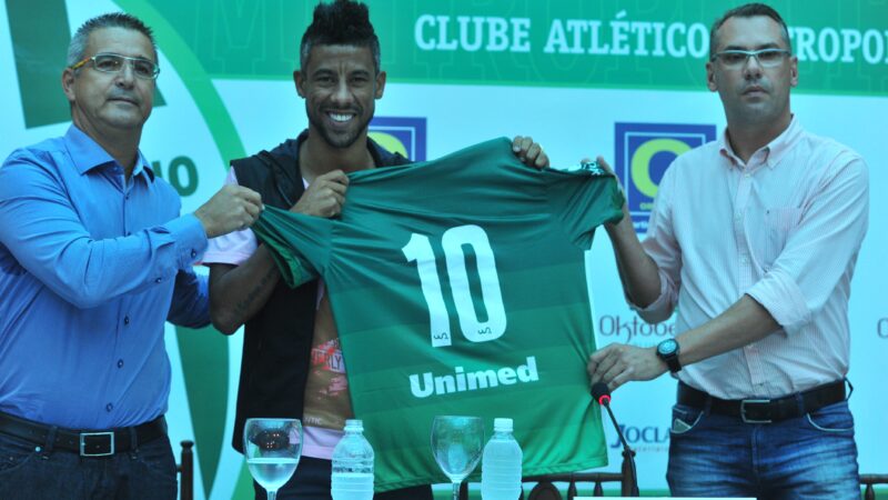 Há 10 anos, time de Série D contratava Léo Moura, que conquistaria Libertadores no ano seguinte