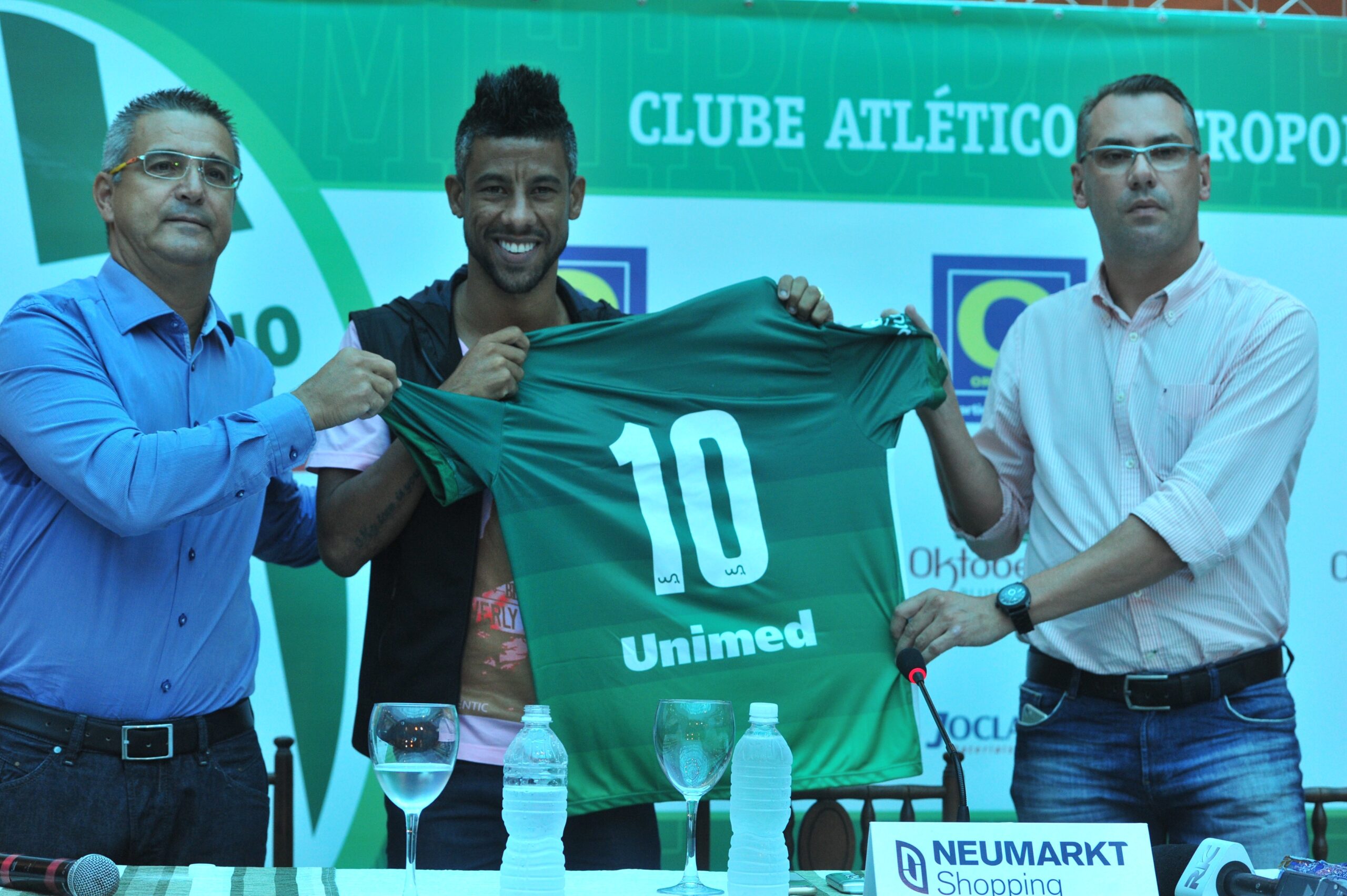 Há 10 anos, time de Série D contratava Léo Moura, que conquistaria Libertadores no ano seguinte