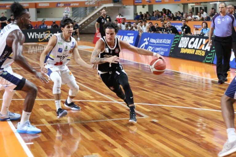 Com 35 pontos de Elyjah Clark, Corinthians bate São José e alcança a sexta vitória seguida no NBB