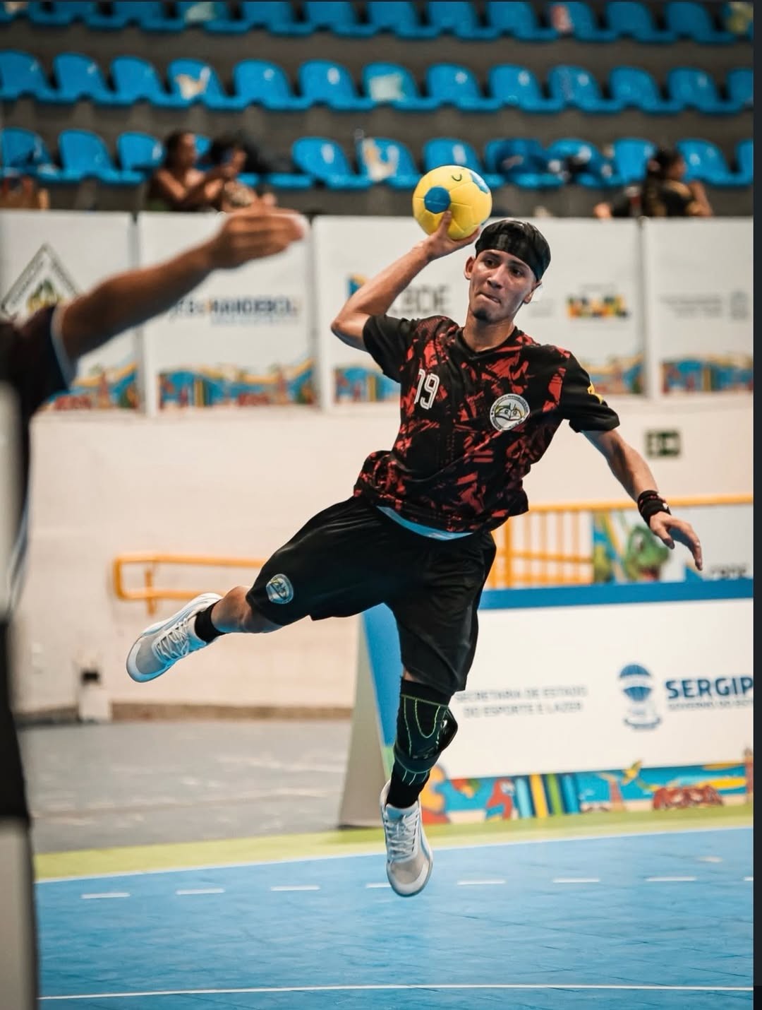 JEB’s Sub-18: Clícia Gadelha estreia com vitória no handebol; Jader Saraiva Machado é derrotado