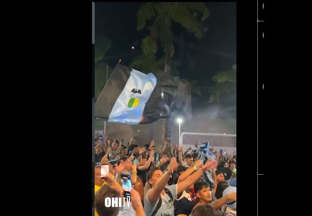 Torcida de rival do Bahia “invade” Salvador e faz festa antes de jogo decisivo; confira