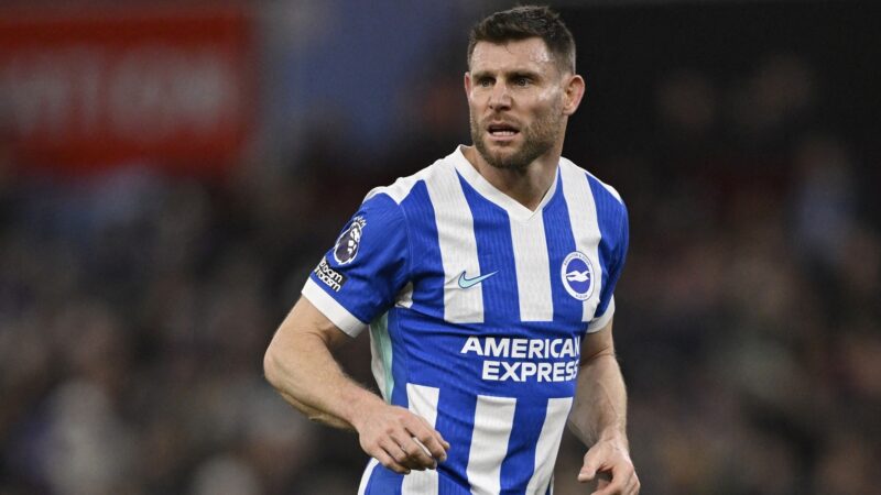 Ex-Liverpool se torna o maior recordista de jogos da Premier League