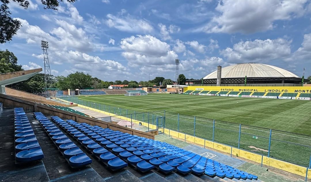 Lindolfo Monteiro fica fechado para jogos após novo gramado necessitar de manutenção