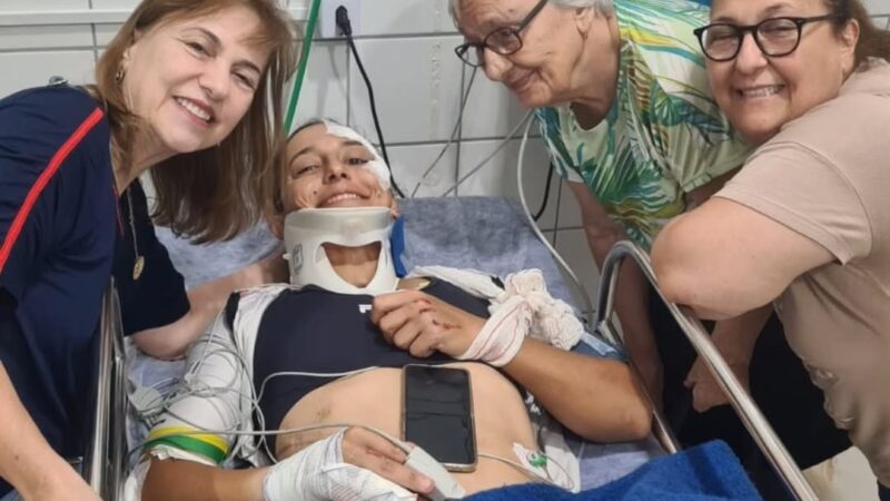 Triatleta Luisa Baptista sofre novo acidente, fratura clavícula, mas tranquiliza fãs: “Está tudo bem”