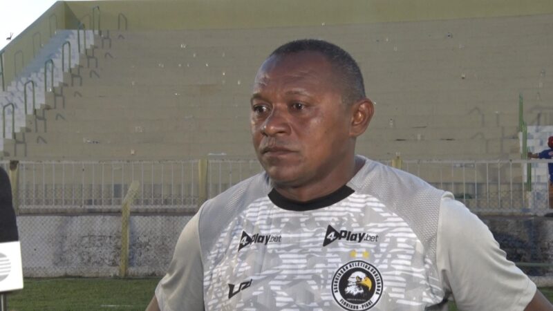 Vanin cita peso do extracampo em derrota para Oeirense e vê resultado negativo como lição