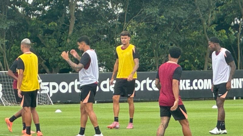 Corinthians se reapresenta com retorno de Tchoca; atacantes titulares ficam fora