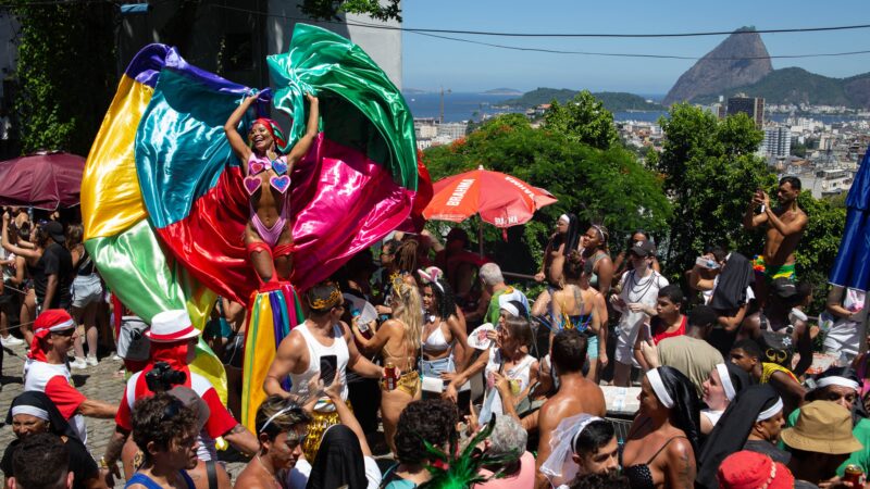 EUA emitem alerta de segurança e pedem que cidadãos americanos ‘evitem favelas’ no Carnaval do Brasil