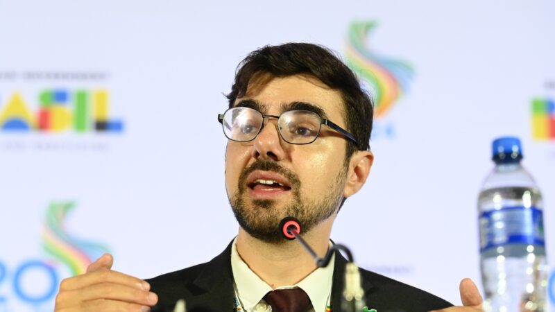 Guilherme Mello se diz lisonjeado por indicação ao Banco Central e se coloca à disposição para assumir o cargo