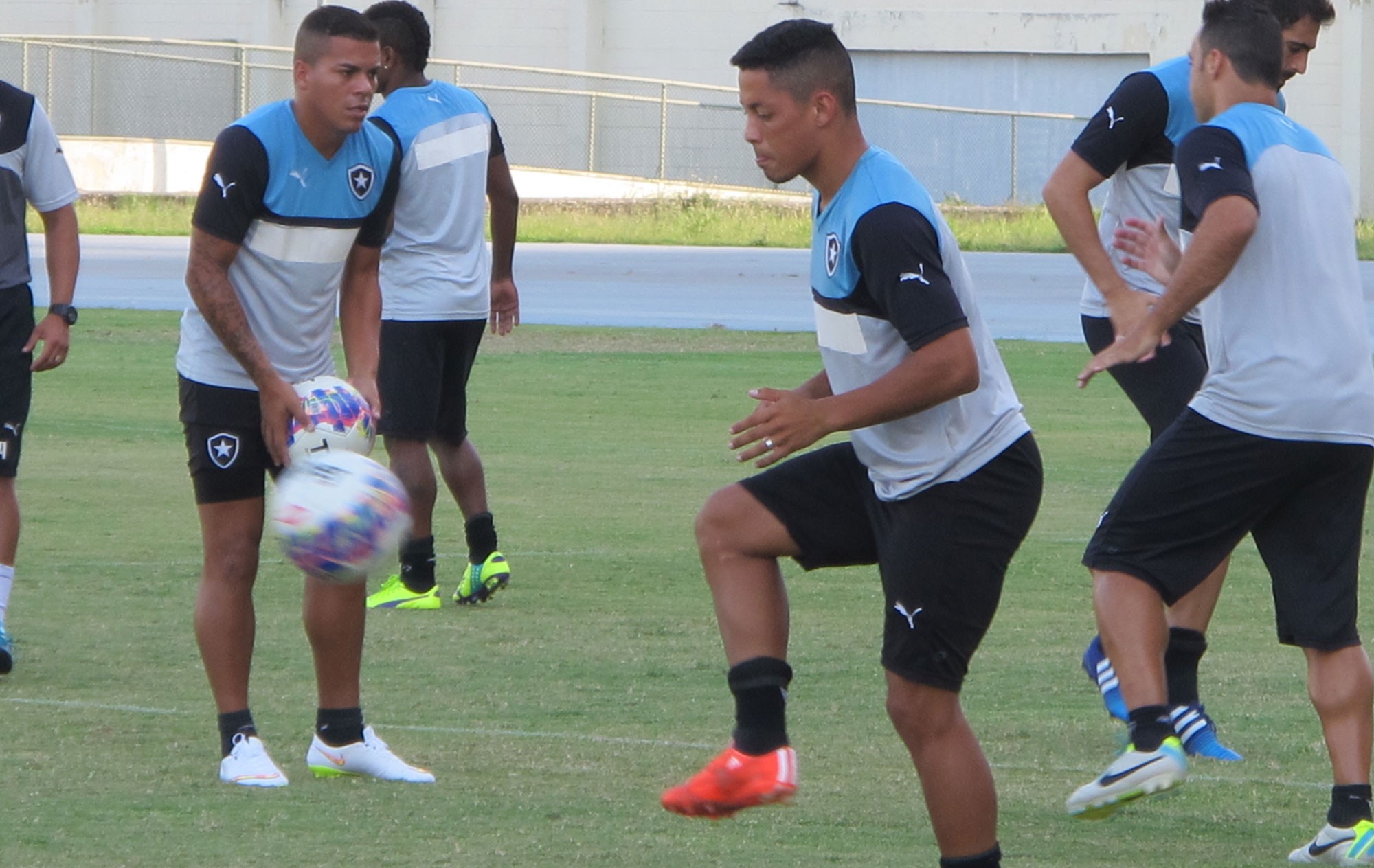 Lembra dele? Meia campeão da Série B pelo Botafogo acerta com time treinado por Lúcio Flávio em MG