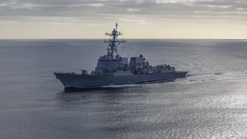 VÍDEO mostra momento em que 
dois navios da Marinha dos EUA colidem em águas próximas à América do Sul