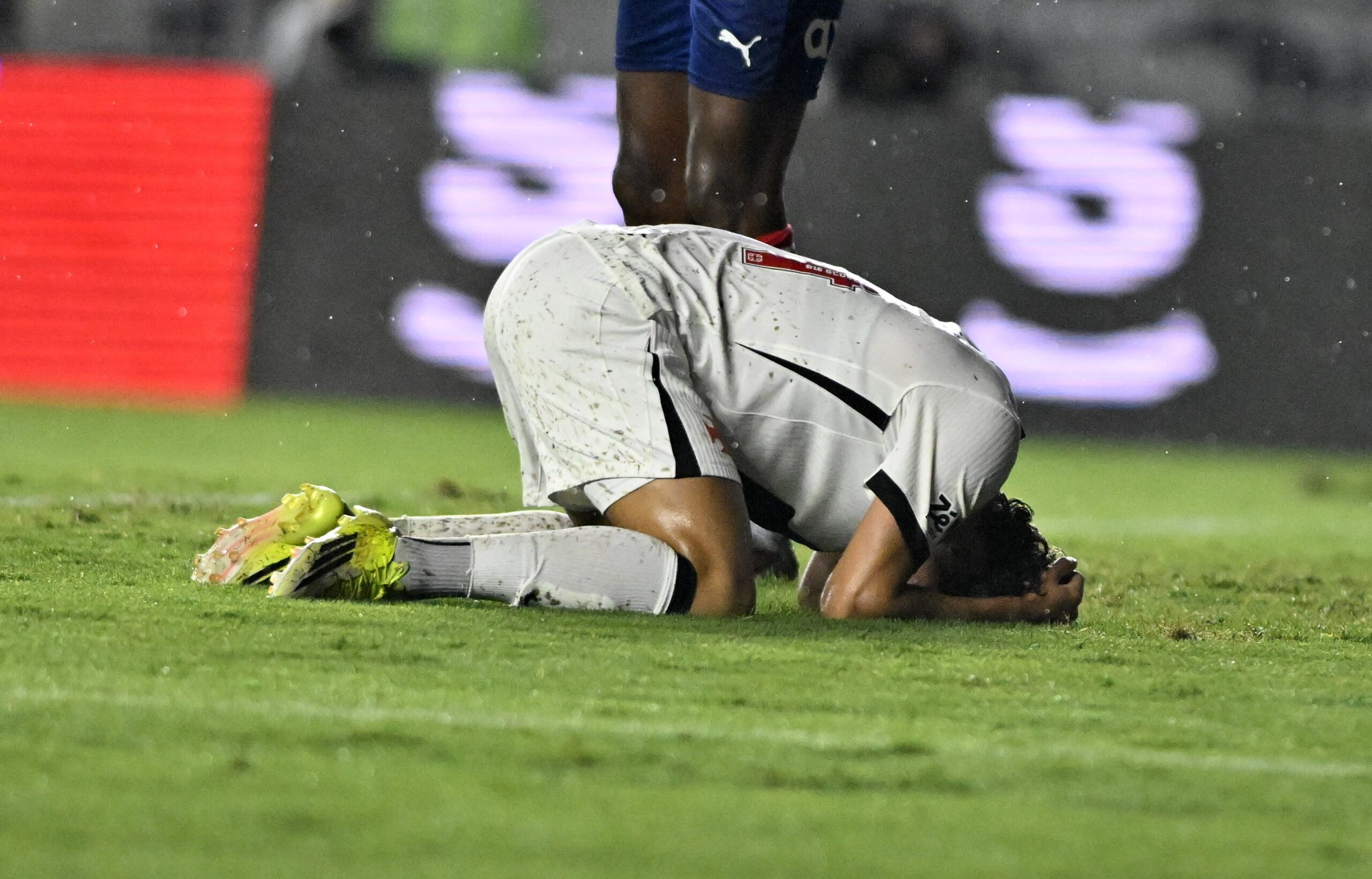 Análise: Vasco sucumbe a roteiro repetido e não pode usar finalizações como desculpa por derrota