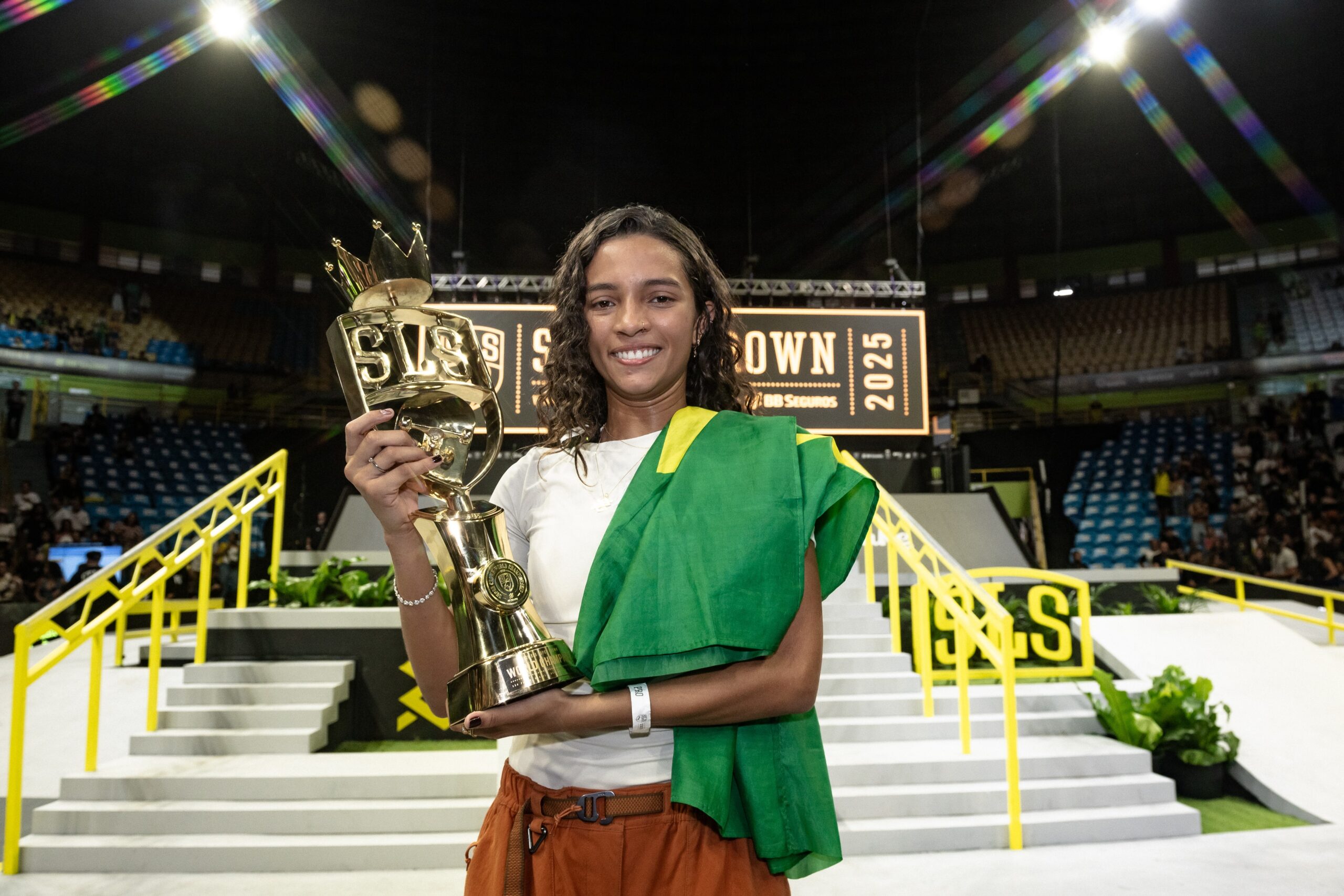 Rayssa Leal impõe favoritismo e carimba vaga na decisão da SLS Sydney