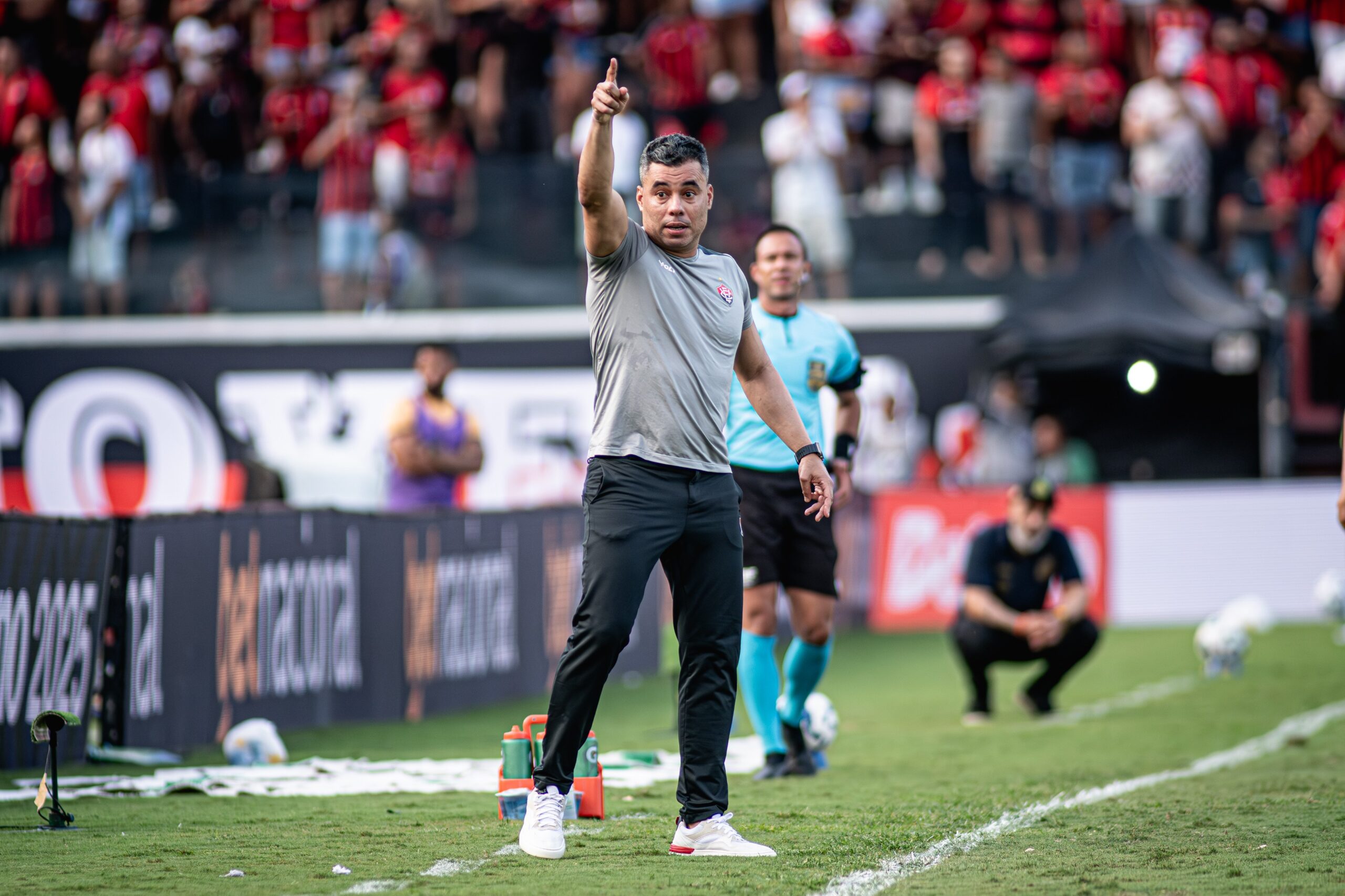 Jair Ventura chega a 400 jogos em busca de trocar rótulo de bombeiro pela estabilidade no Vitória