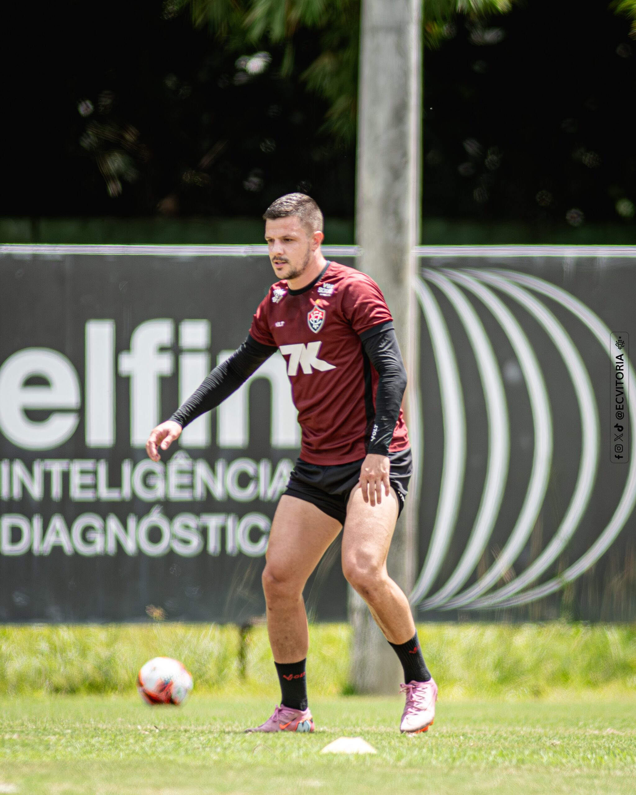 Com Renato Kayzer, Vitória divulga relacionados para pegar o Flamengo; veja lista