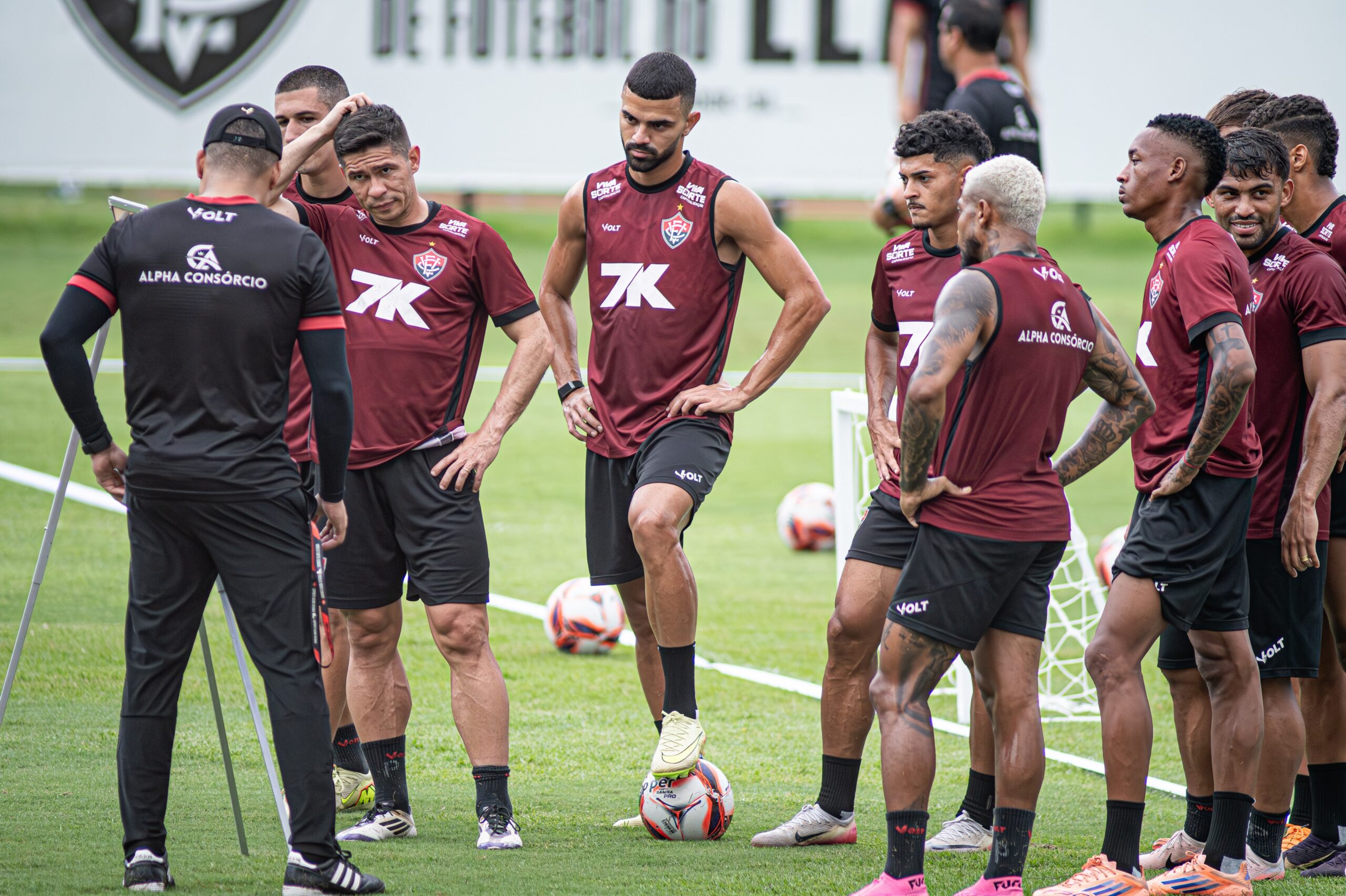 Vitória fecha preparação para enfrentar o Galícia; Gabriel e Jamerson retornam