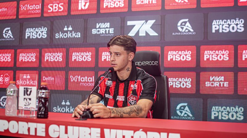 Apresentado, Tarzia vê o Vitória como grande passo na carreira e lamenta ausência no Baiano