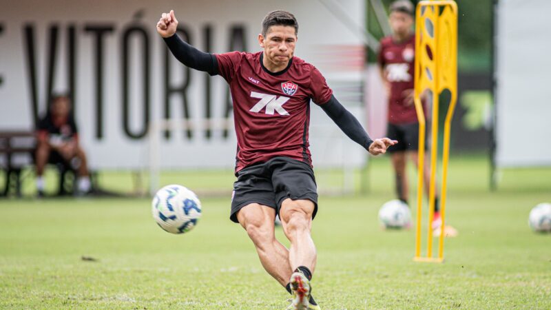 Com desfalques de centroavantes, Jair Ventura busca solução interna, e Osvaldo vira opção no Vitória