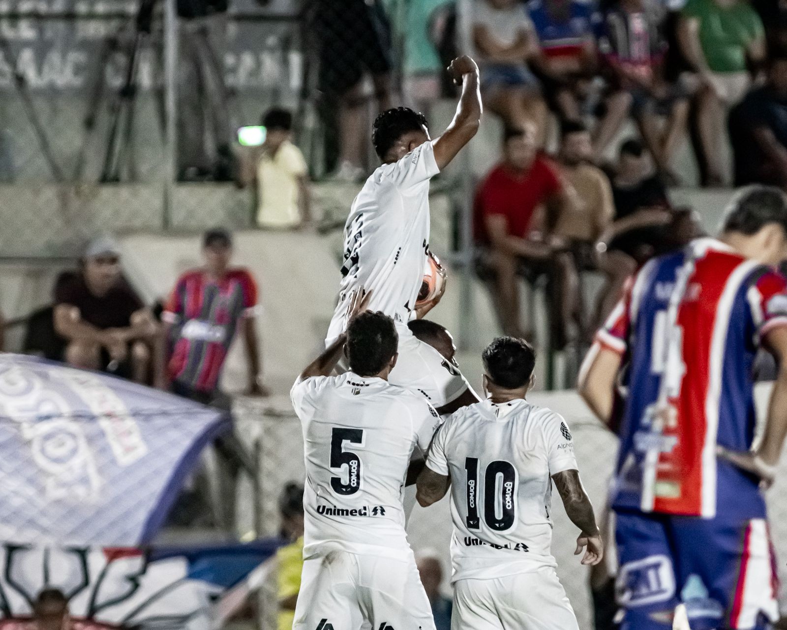 Wallyson desencanta e marca centésimo gol com a camisa do ABC
